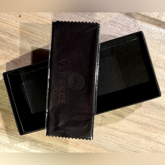 VERSACE Box Case - Picture 2 of 2